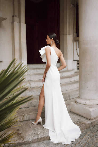 Unique One Shoulder Ruffles White Boho Wedding Dress Simple Beach Bridal Gown QW2349
