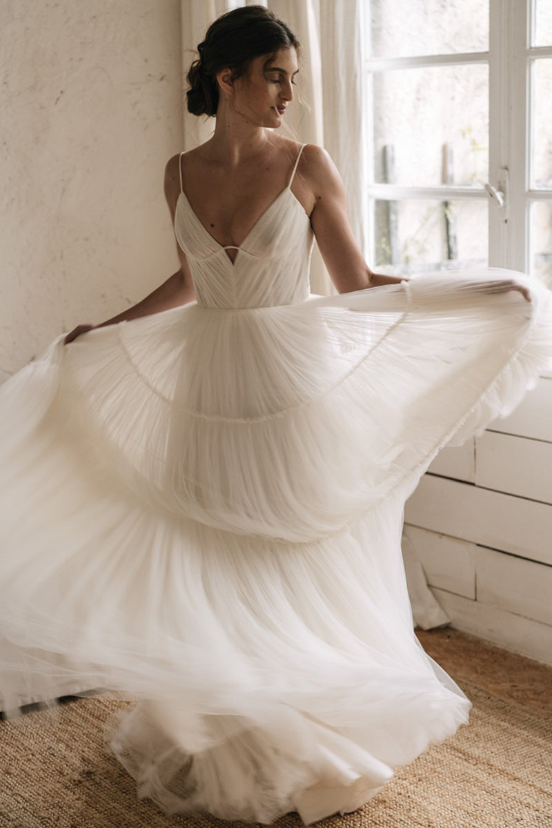A Line Deep V Neck Tulle Boho Wedding Dress Beach Bridal Gown QW2364