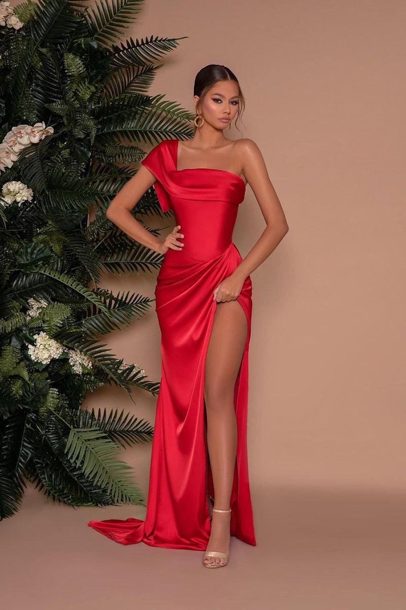 Sheath Strapless Satin Pleated Red Long Bridesmaid Dress with Slit QB3051