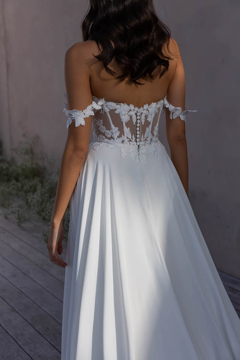 A Line Sweetheart Lace Appliques Boho Wedding Dress with Court Train QW2667