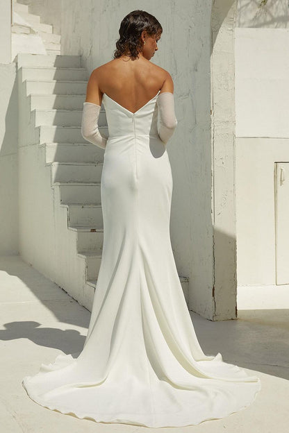 Sexy V neck Long Sleeves Elegant Wedding Dress with Court Train QW2172