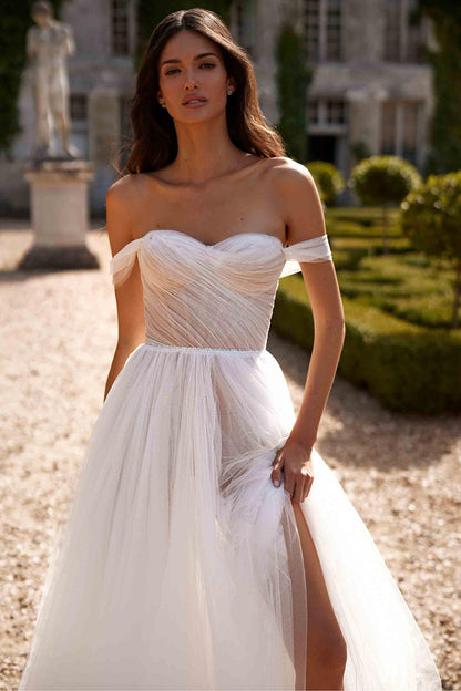A line Sweetheart Ivory Tulle Boho Wedding Dress with Slit QW2699