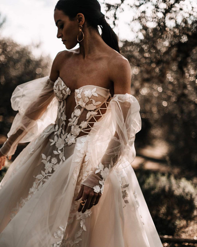 Attractive V-Neck Lace Appliques Long Sleeves Bohemian Wedding Dress QW2285|SQOSA
